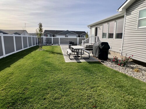 Hazen Home • Family Retreat, fully equipped home, 2 min to shopping and parks