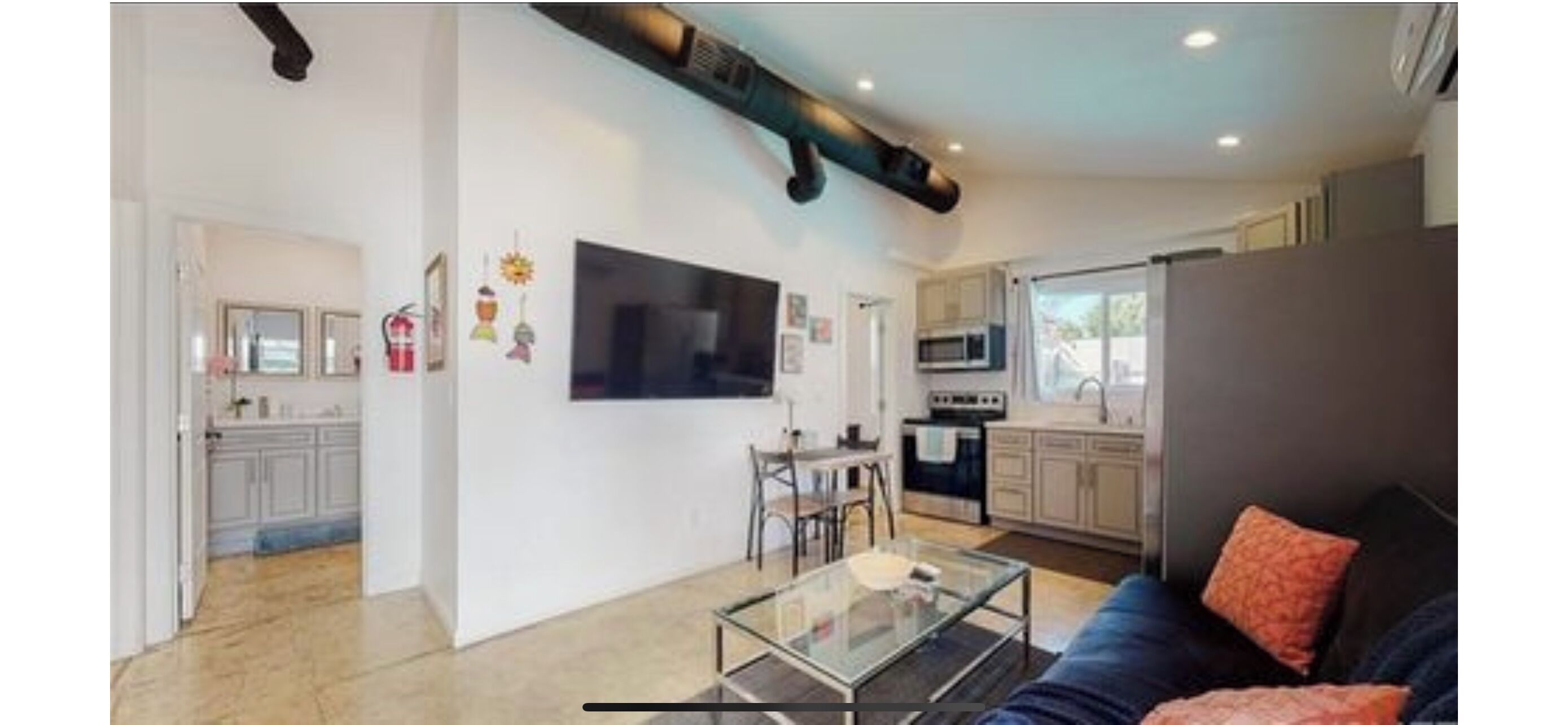 Smart TV, fireplace