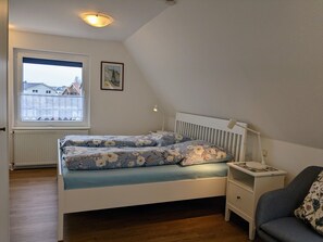 2 bedrooms, free WiFi, bed sheets - Apartment 'Nordhaus 8' with Balcony, Shared Garden and Wi-Fi (Cuxhaven)