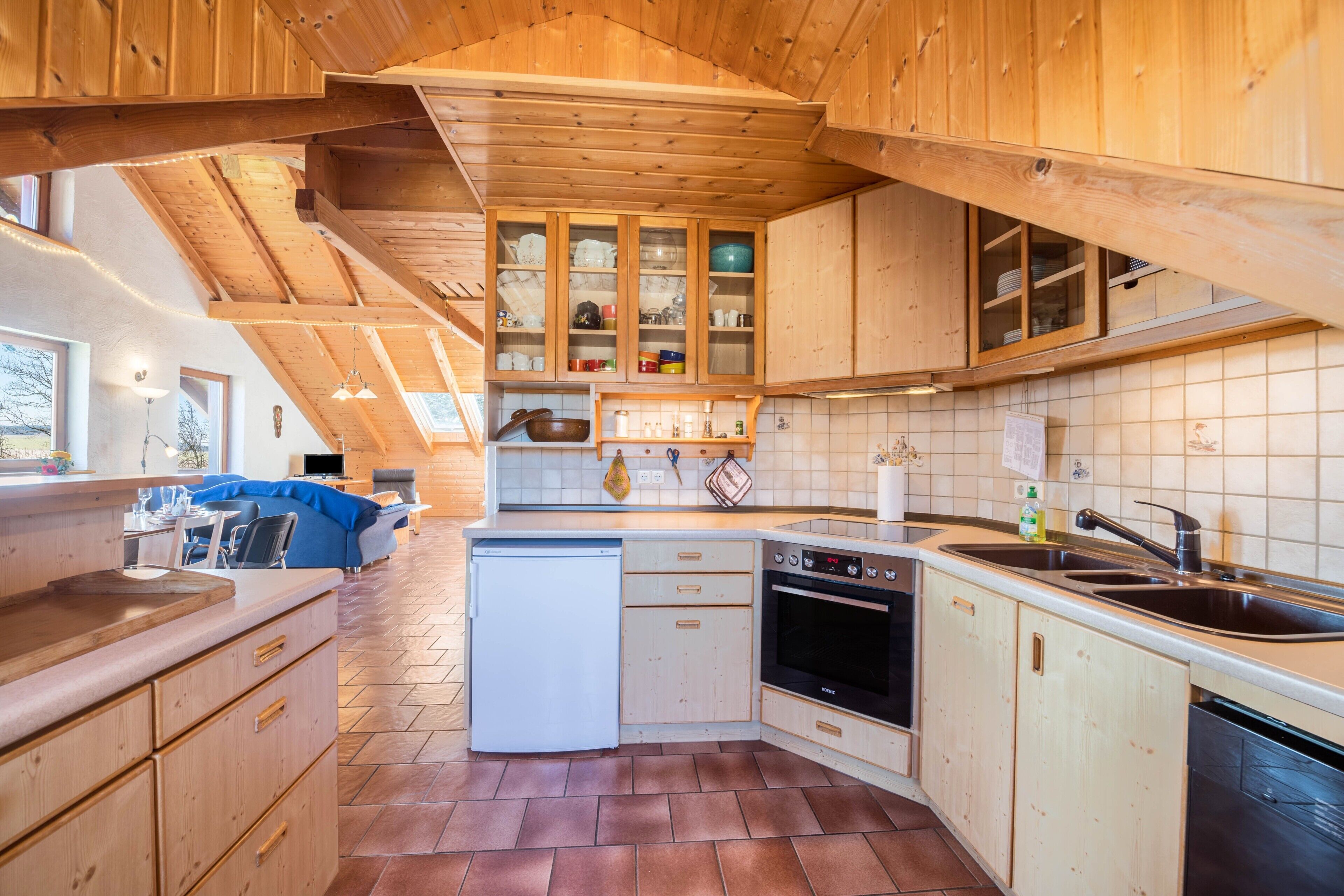 Kylskåp, ugn, spishäll och diskmaskin