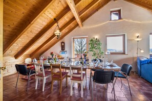 Dining - Holiday Home 'Das kleine Paradies' Surrounded by Nature with Garden & Wi-Fi (Pürgen)