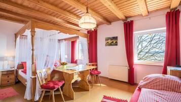 4 sovrum, strykjärn/strykbräda, gratis wi-fi och sängkläder