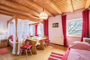 4 bedrooms, iron/ironing board, free WiFi, bed sheets