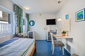 1 bedroom, free WiFi, bed sheets - Apartment 'Nordhaus 6' close to the Beach with Shared Garden & Wi-Fi (Cuxhaven)