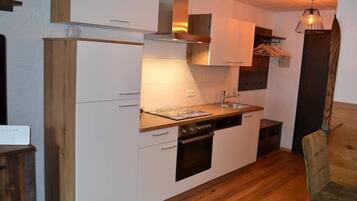 Kühlschrank, Ofen, Herdplatte, Geschirrspüler