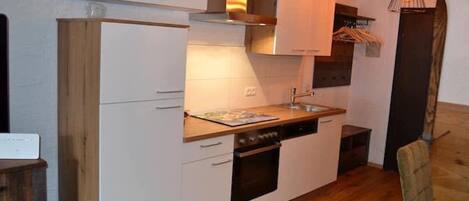 Kühlschrank, Ofen, Herdplatte, Geschirrspüler