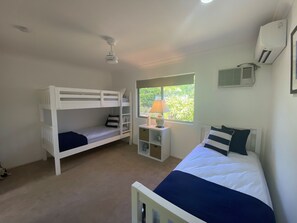 2 bedrooms, travel crib, WiFi