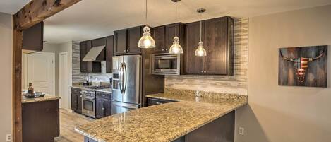 Fridge, microwave, stovetop, dishwasher