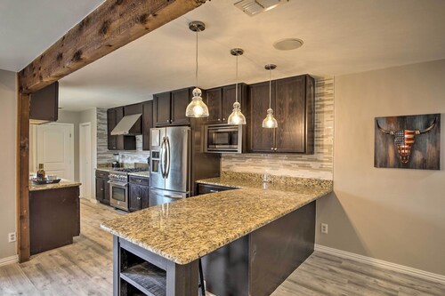Families Welcome! Garland Home w/ Game Room