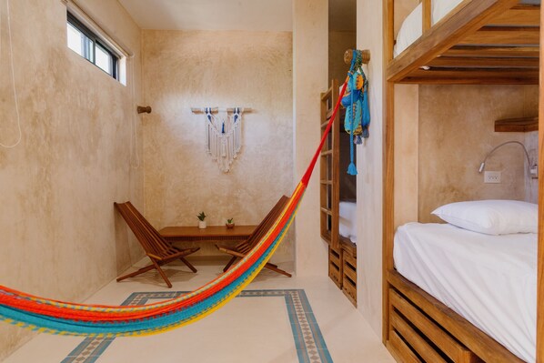 Basic Shared Dormitory | Free WiFi, bed sheets - Hostik Hostal - Hostel (Mérida)