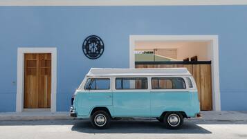 Vista frontal de la propiedad