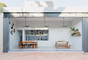 Basic Room, Mixed Dorm (8 Guests) | Shared kitchen | Oven, dishwasher, toaster, rice cooker - Hostik Hostal - Hostel (Mérida)