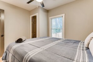 3 habitaciones, escritorio, tabla de planchar con plancha y wifi