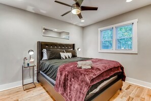 3 bedrooms, desk, iron/ironing board, WiFi