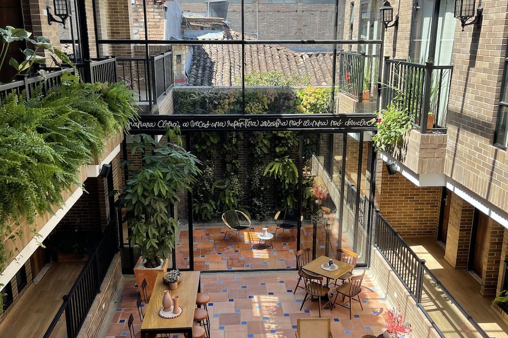 Casa Rosé Hotel