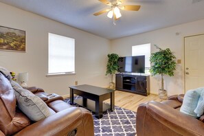 TV, fireplace