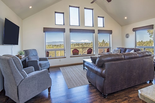 Spectacular Mountain Views Just Outside of Bend
