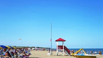 Una spiaggia nelle vicinanze
