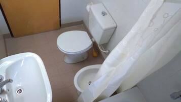 Ensemble douche/baignoire, bidet