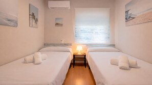 2 slaapkamers, een strijkplank/strijkijzer, internet