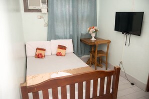 Standard Room | Pillowtop beds, free WiFi, bed sheets - ROOMS498 - Hostel (Mandaluyong)