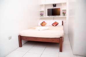 Basic Room - ROOMS498 - Hostel (Mandaluyong)