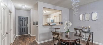 DFW Oasis! Near Reunion Tower - Great for Groups!