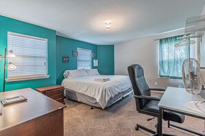 5 Schlafzimmer, Schreibtisch, schallisolierte Zimmer
