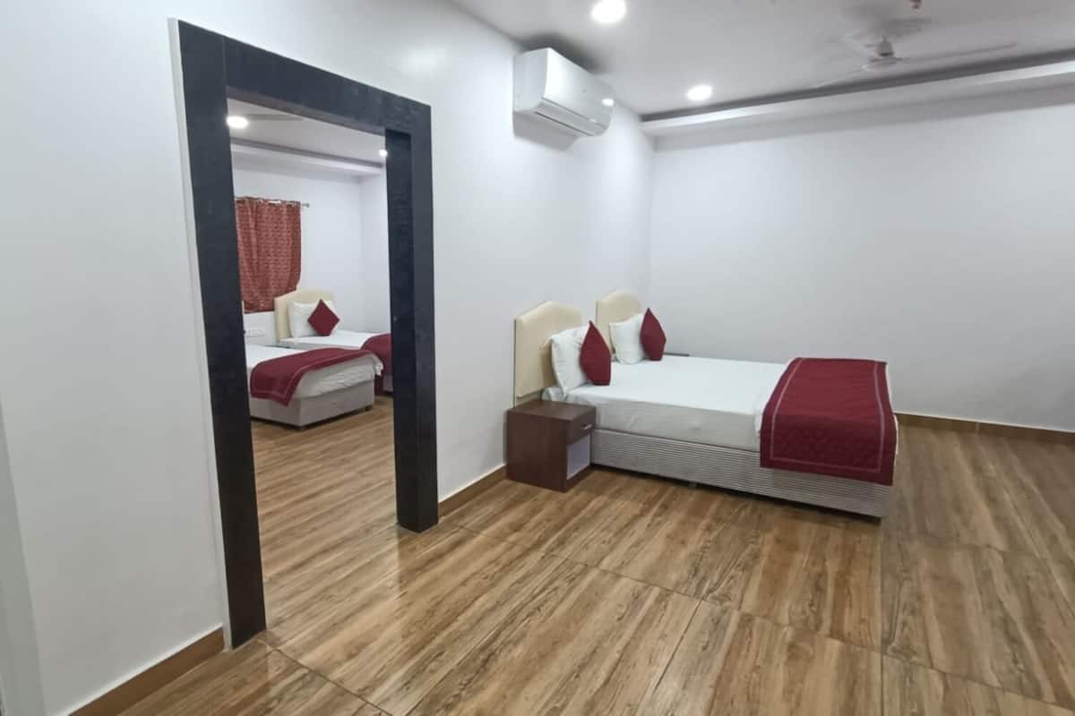 Family Room | Egyptian cotton sheets, premium bedding, down duvets