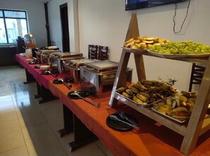 Bữa sáng buffet hàng ngày với phụ phí nhỏ 