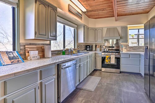 Close to Hiking & Dtwn: Mtn-View Prescott Home!