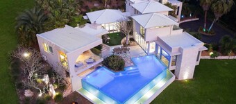 Colenso Luxury Home, Perfect for Friends & Family