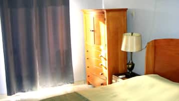 2 chambres, fer et planche à repasser, Wi-Fi gratuit, draps fournis