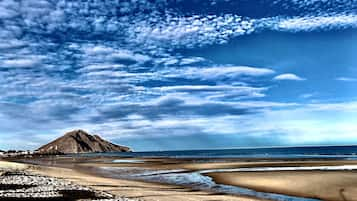 Una playa cerca