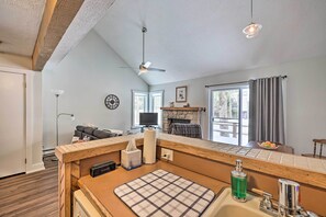 Interior - < 1 Mi to Jack Frost: Lake Harmony Townhome! (Lake Harmony)