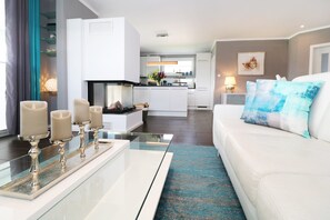 TV, fireplace