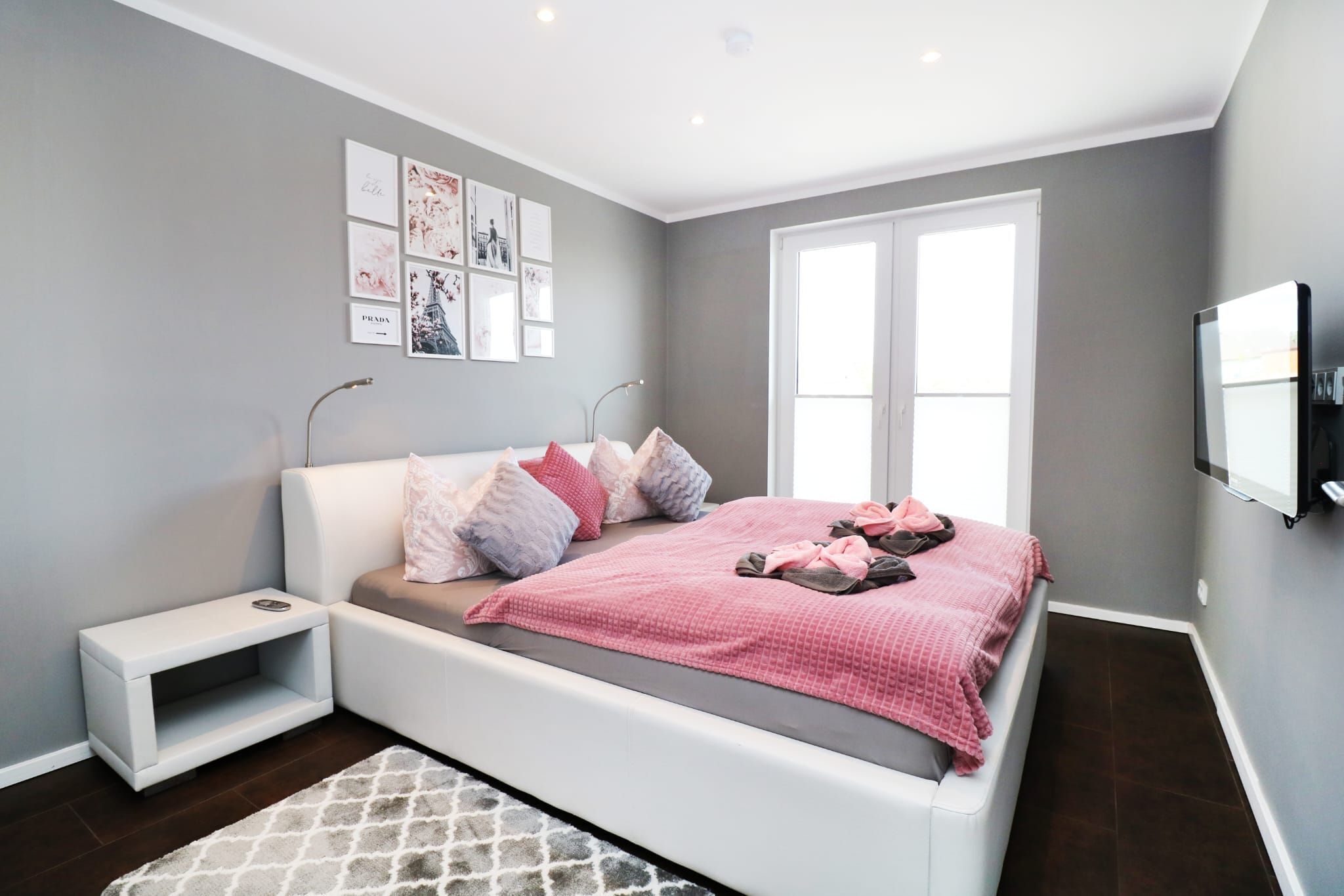 2 bedrooms, travel crib, WiFi