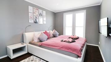 2 bedrooms, travel cot, WiFi