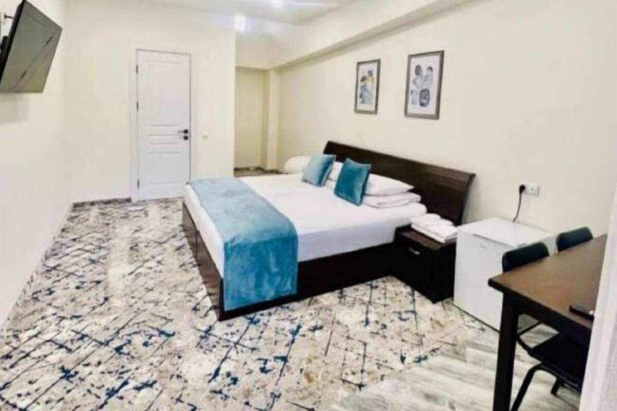 Iron/ironing board, free WiFi, bed sheets