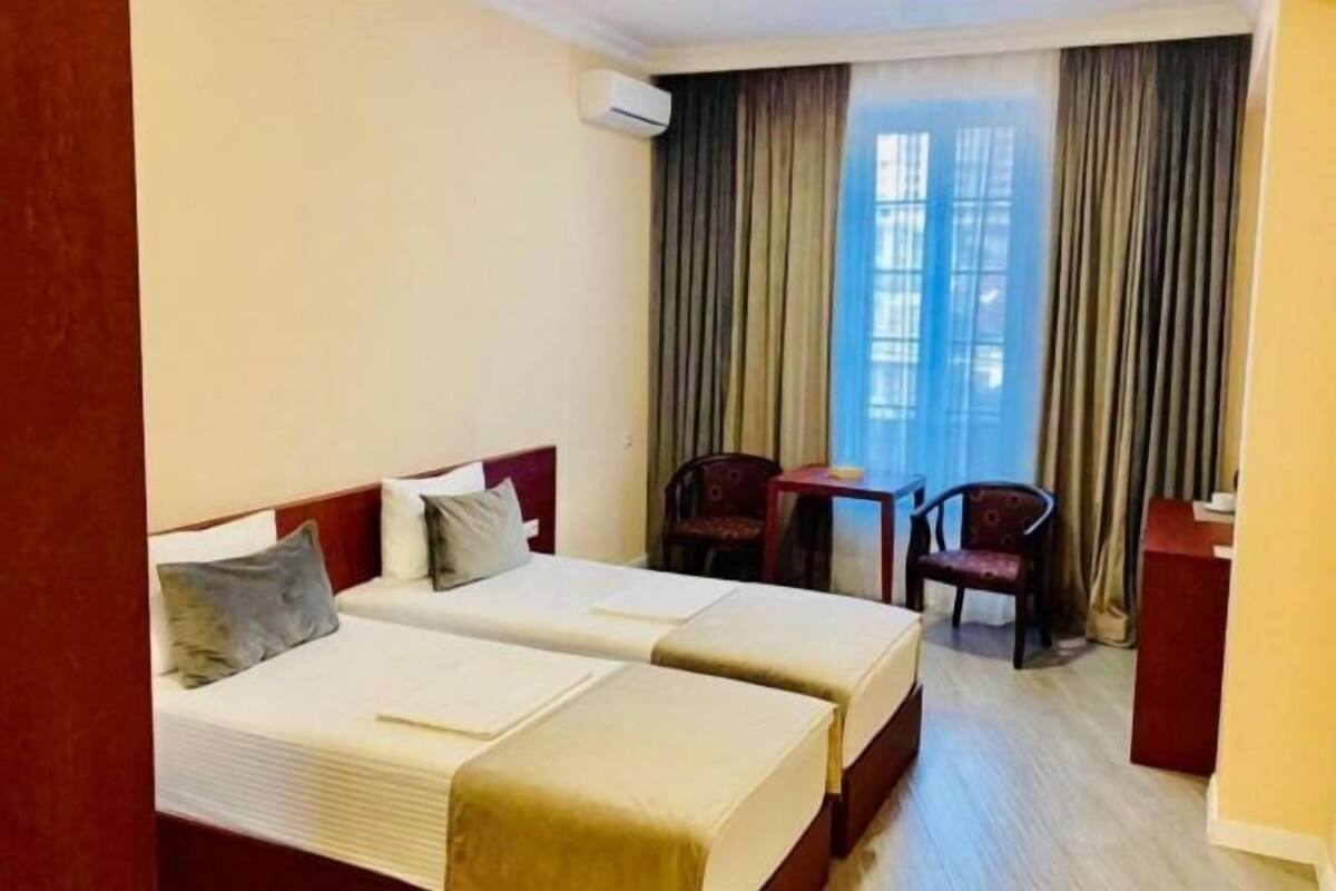 Iron/ironing board, free WiFi, bed sheets