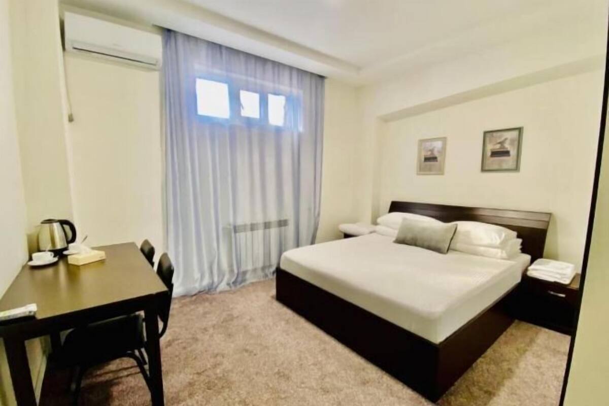 Iron/ironing board, free WiFi, bed sheets