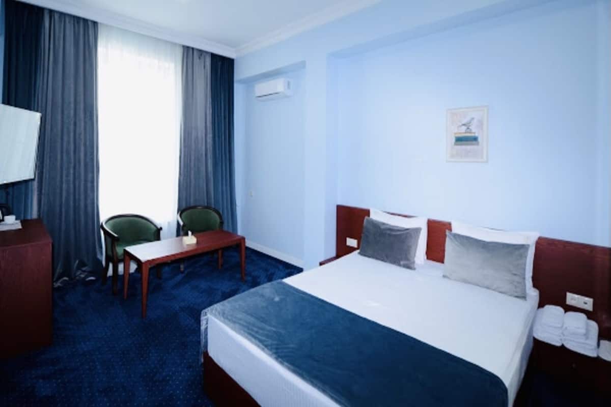 Kamar Double Standar | Setrika/meja setrika, Wi-Fi gratis, dan seprai linen