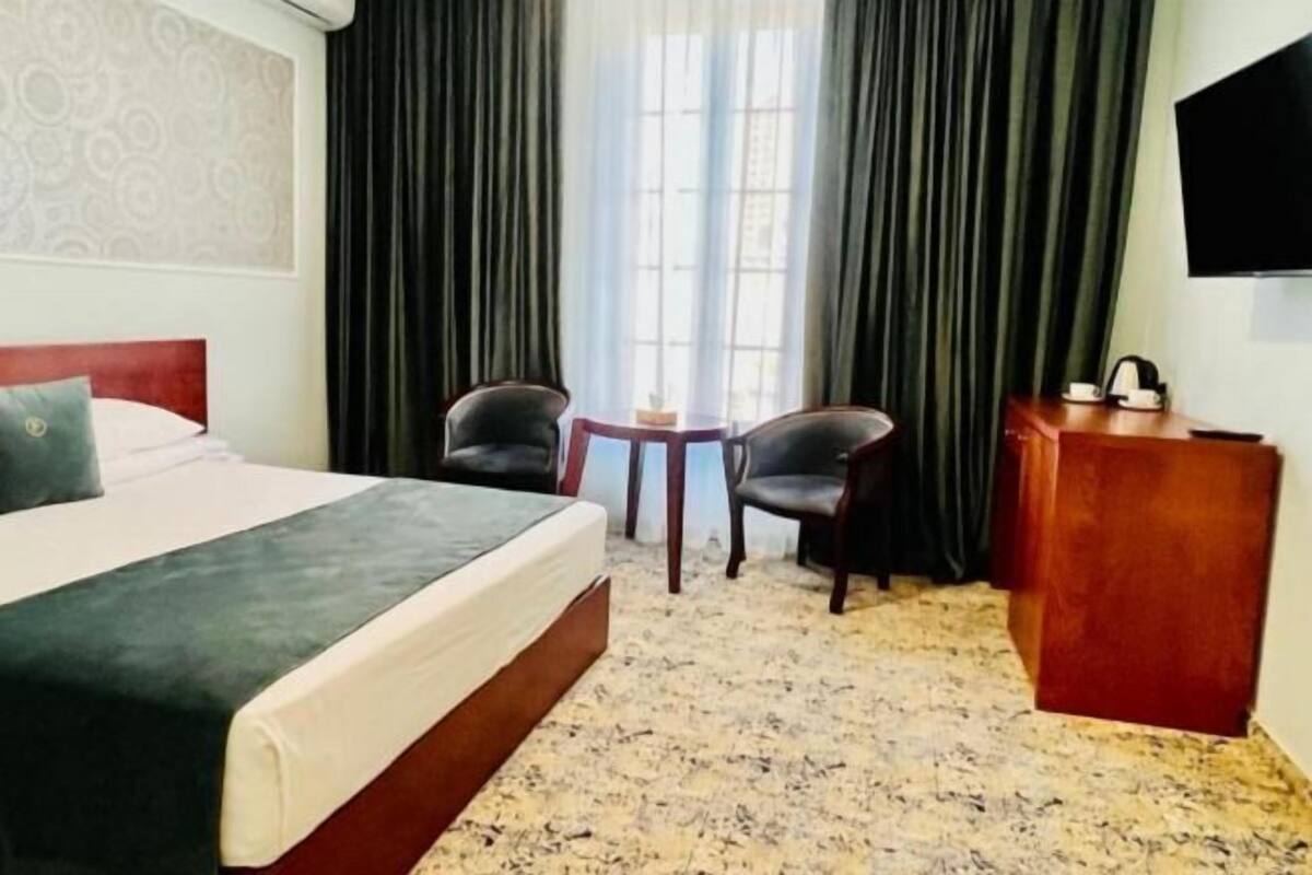 Iron/ironing board, free WiFi, bed sheets