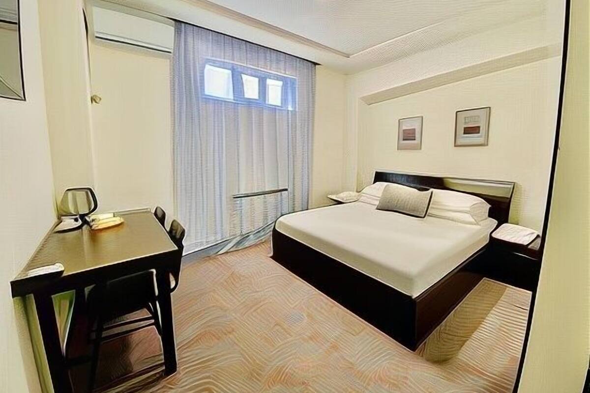 Iron/ironing board, free WiFi, bed sheets