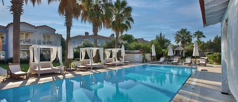 Seasonal outdoor pool