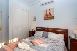 2 chambres, fer et planche à repasser, Wi-Fi gratuit, draps fournis