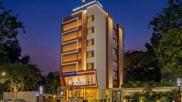 Pintu masuk hartanah