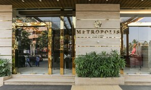 Property entrance - Hotel Metropolis (Mumbai)