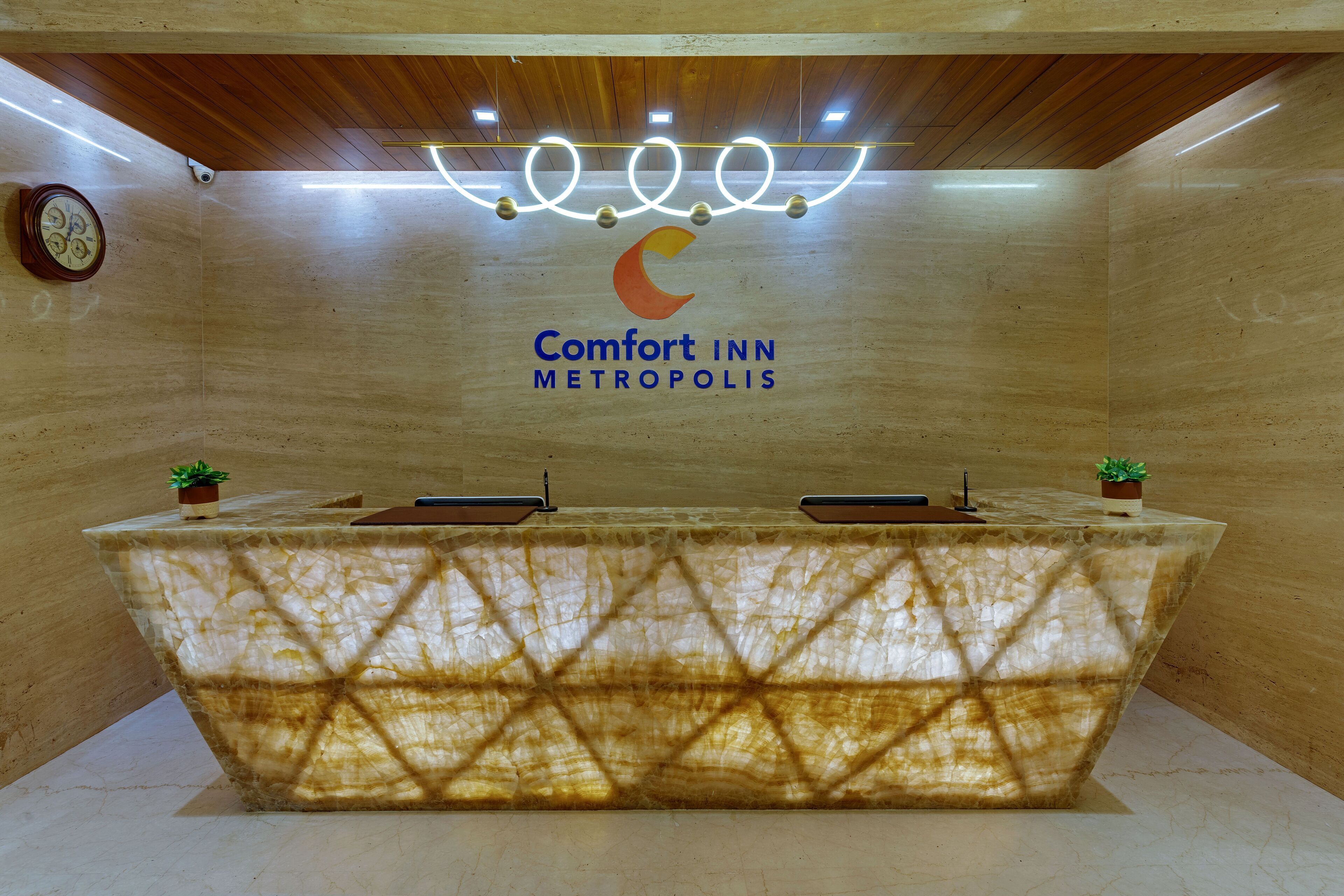 Photo - Comfort Inn Metropolis