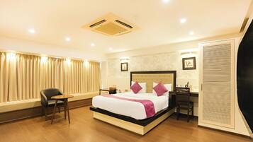 Executive Suite | In-room safe, free WiFi, bed sheets